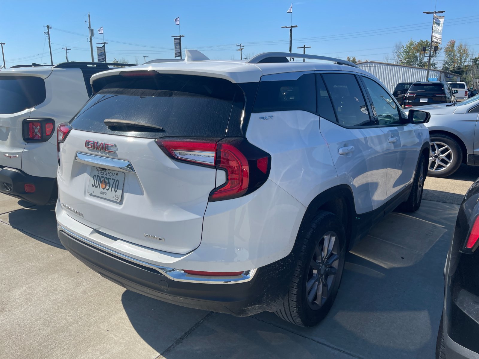 Used 2024 GMC Terrain SLT AWD/4WD image 6