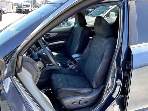 Used 2016 Nissan Rogue SV FWD image 11