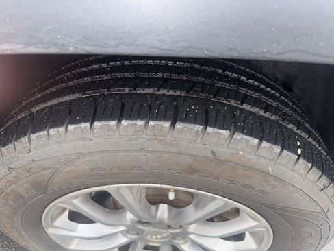 Used 2020 Jeep Cherokee Latitude Plus w/ Comfort/Convenience Group image 15