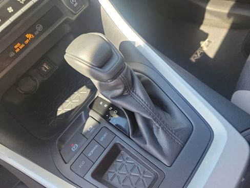 Certified 2025 Toyota RAV4 XLE FWD image 27