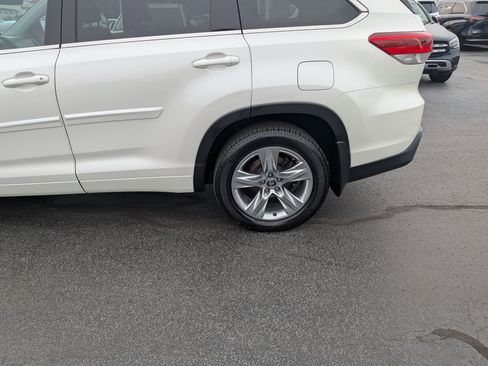 Used 2019 Toyota Highlander Limited image 7
