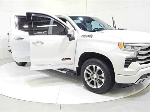 Used 2023 Chevrolet Silverado 1500 High Country w/ Technology Package AWD/4WD image 29