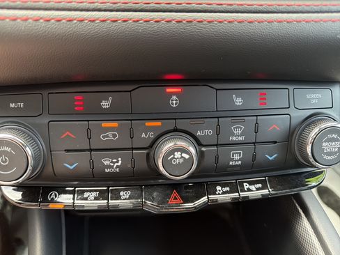Used 2025 Dodge Durango GT AWD/4WD image 29