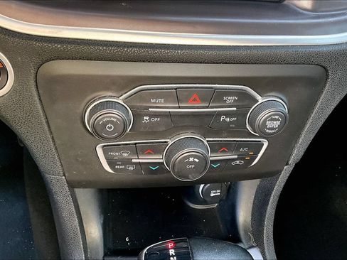 Used 2022 Dodge Charger SXT RWD image 32