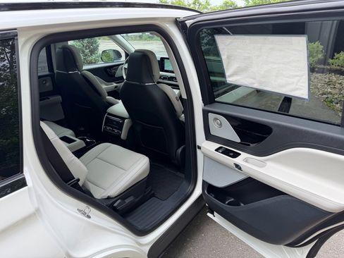 New 2026 Lincoln Aviator Reserve AWD/4WD image 14