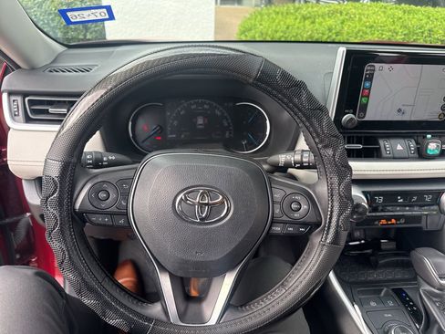 Used 2023 Toyota RAV4 XLE Premium image 7