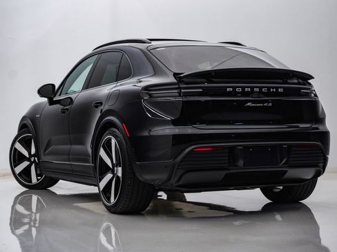 Certified 2025 Porsche Macan 4S Electric AWD/4WD image 3