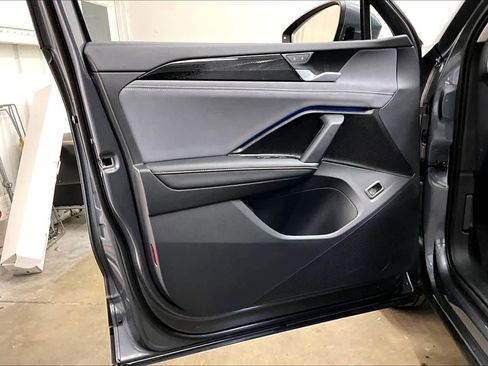 Used 2025 Volkswagen Tiguan SE image 24