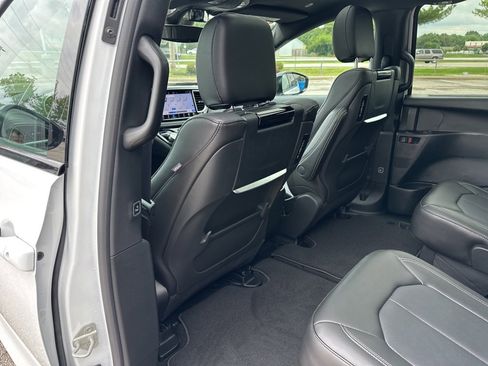 New 2026 Chrysler Pacifica Select image 40
