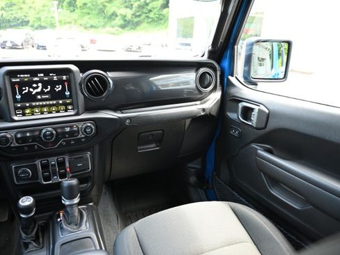 Used 2022 Jeep Gladiator Sport AWD/4WD image 16