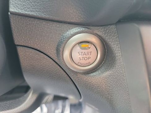 Used 2016 Nissan Sentra SV FWD image 29