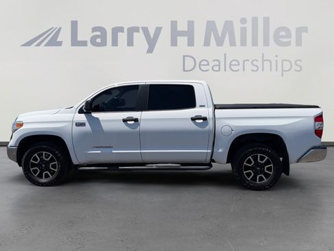Used 2015 Toyota Tundra SR5 w/ SR5 Upgrade Package AWD/4WD image 2