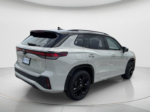 New 2026 Volkswagen Tiguan SE R-Line FWD image 5