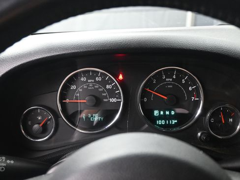 Used 2016 Jeep Wrangler Unlimited Sahara w/ Connectivity Group image 10