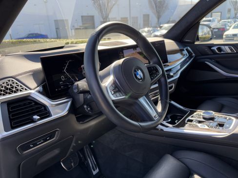 Certified 2025 BMW X7 xDrive40i w/ M Sport Package image 16