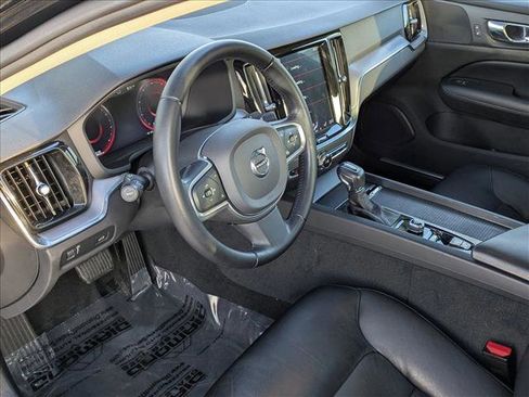 Used 2020 Volvo S60 T6 Momentum w/ Protection Package Premier image 10