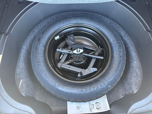 Used 2015 Jeep Cherokee Limited AWD/4WD image 6