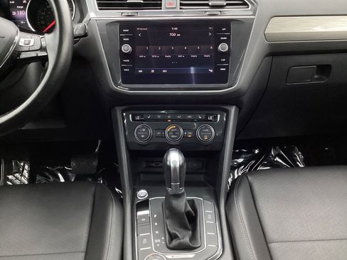 Used 2018 Volkswagen Tiguan SE AWD/4WD image 31