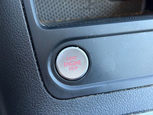 Used 2016 Volkswagen Tiguan S image 28