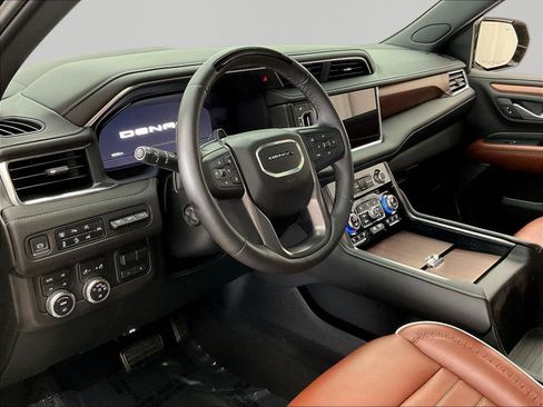 Used 2024 GMC Yukon Denali Ultimate AWD/4WD image 17