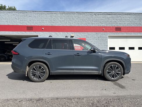Certified 2024 Toyota Grand Highlander AWD Hybrid image 2