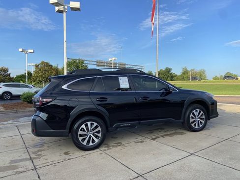 Used 2023 Subaru Outback Premium AWD/4WD image 12
