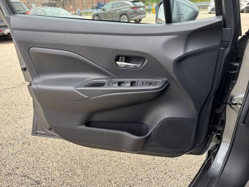 Used 2025 Nissan Versa SV FWD image 18