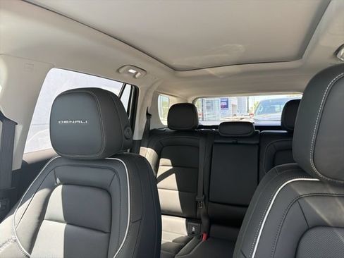 Used 2026 GMC Terrain Denali AWD/4WD image 7