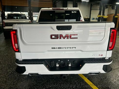 Used 2022 GMC Sierra 1500 AT4 w/ AT4 Preferred Package AWD/4WD image 4