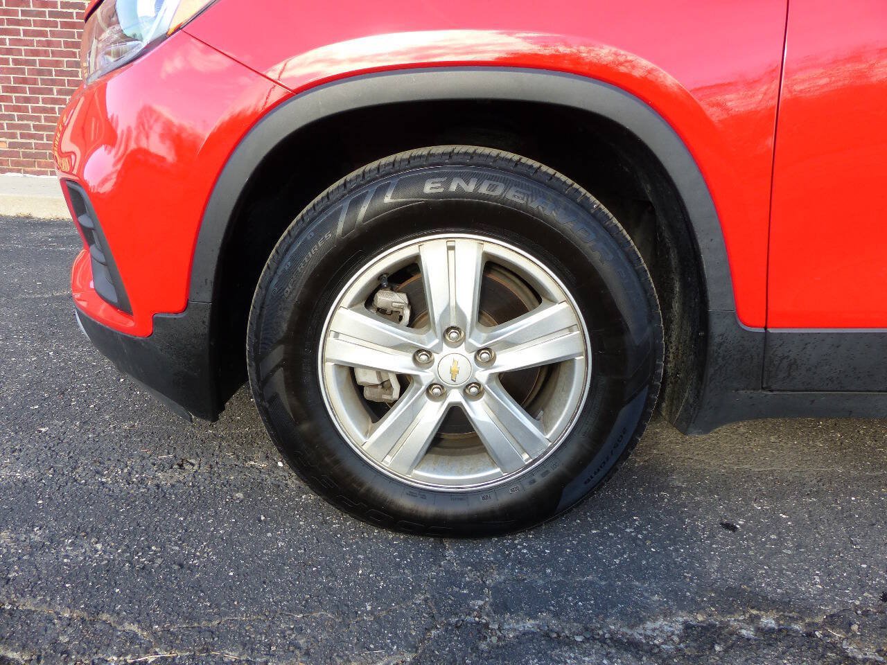 Used 2020 Chevrolet Trax LT FWD image 15