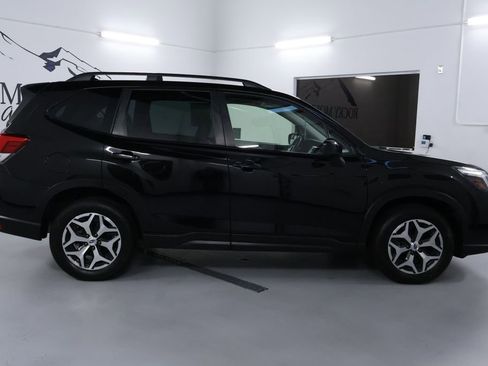 Used 2021 Subaru Forester Premium image 8