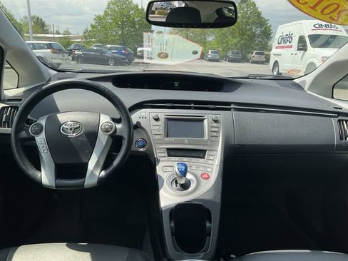 Used 2015 Toyota Prius Four FWD image 11