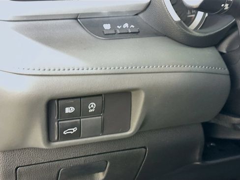 Used 2023 Toyota Highlander XLE FWD image 11