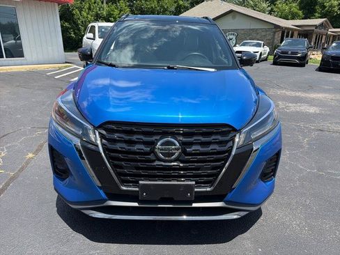 Used 2023 Nissan Kicks SR w/ SR Premium Package FWD image 2