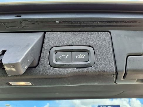 Used 2025 Volvo XC60 B5 Plus AWD/4WD image 11