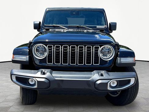 Used 2025 Jeep Wrangler Unlimited Sahara AWD/4WD image 2