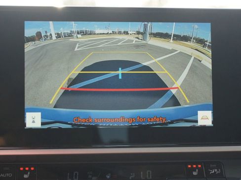 Used 2025 Toyota Camry XLE image 7