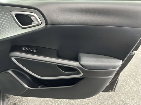 Used 2022 Kia Soul LX w/ Technology Package FWD image 32