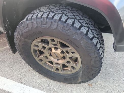 Used 2021 Toyota Tacoma TRD Sport w/ Technology Package image 2