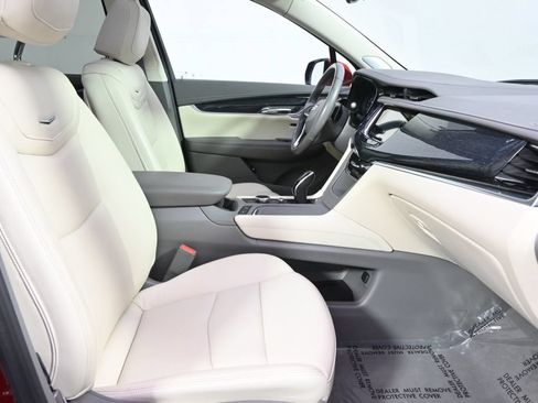 Used 2024 Cadillac XT6 Premium Luxury w/ Technology Package AWD/4WD image 16