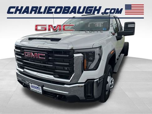 New 2026 GMC Sierra 3500 Pro w/ Convenience Package AWD/4WD image 1