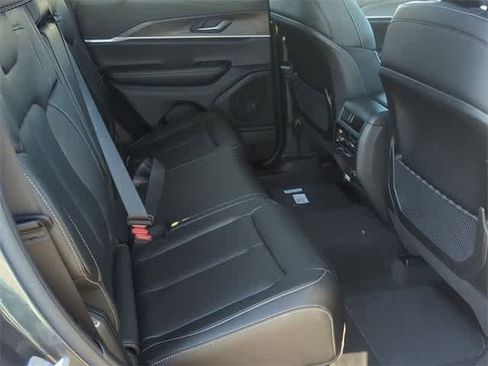 New 2025 Jeep Grand Cherokee Limited image 21