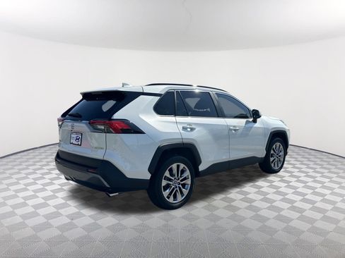 Used 2019 Toyota RAV4 Limited w/ Cold Weather Package FWD image 5