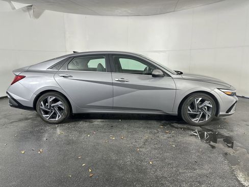 Used 2025 Hyundai Elantra SEL FWD image 9