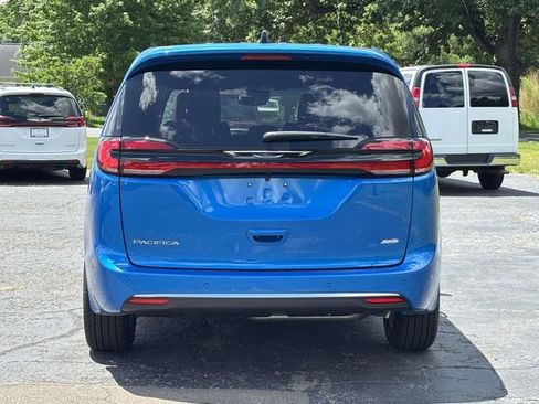 New 2027 Chrysler Pacifica Select AWD/4WD image 34