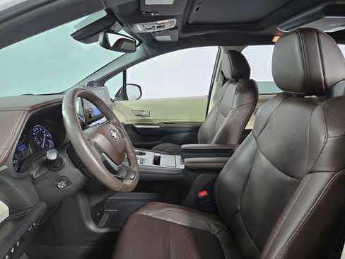 Used 2023 Toyota Sienna Platinum image 14