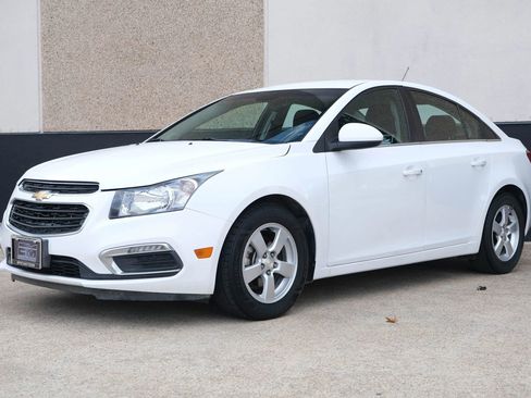 Used 2015 Chevrolet Cruze LT w/ Enhanced Safety Package FWD image 5