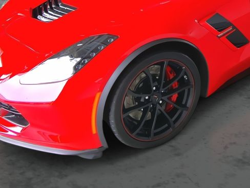 Used 2019 Chevrolet Corvette Grand Sport w/ Carbon Flash Badge Package RWD image 7