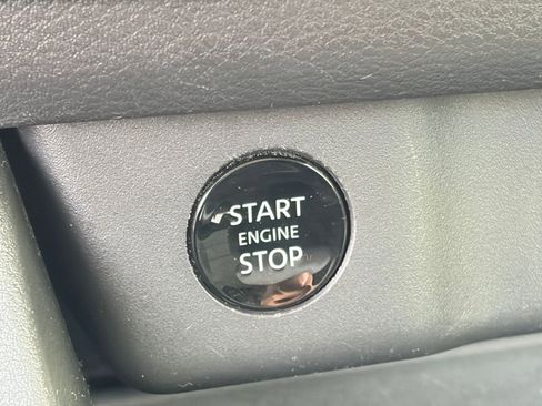 Used 2025 Nissan Rogue SV FWD image 20
