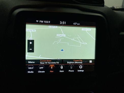 Used 2022 Jeep Renegade Latitude AWD/4WD image 19